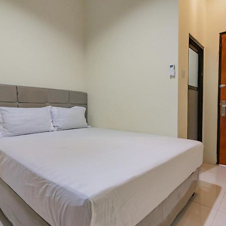 Reddoorz Near Terminal Tirtonadi 2 Hotel Surakarta  Bagian luar foto
