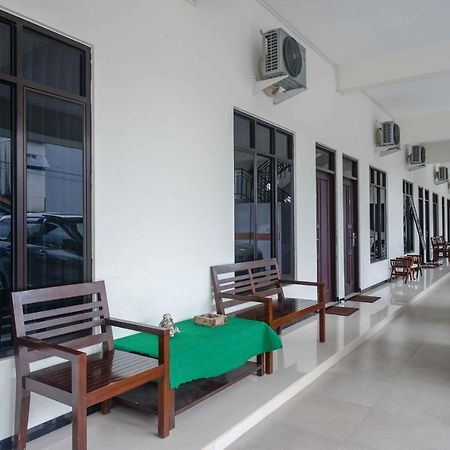 Reddoorz Near Terminal Tirtonadi 2 Hotel Surakarta  Bagian luar foto