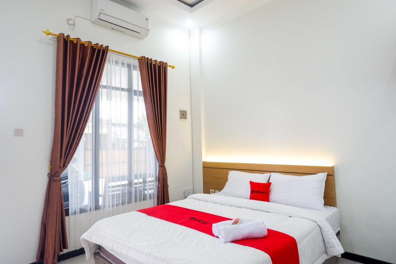 Reddoorz Near Terminal Tirtonadi 2 Hotel Surakarta  Bagian luar foto