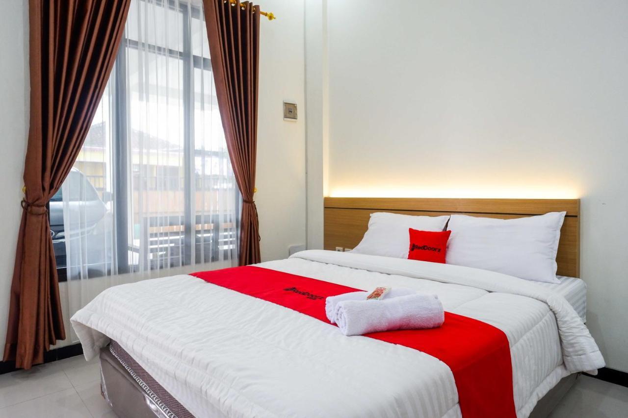Reddoorz Near Terminal Tirtonadi 2 Hotel Surakarta  Bagian luar foto