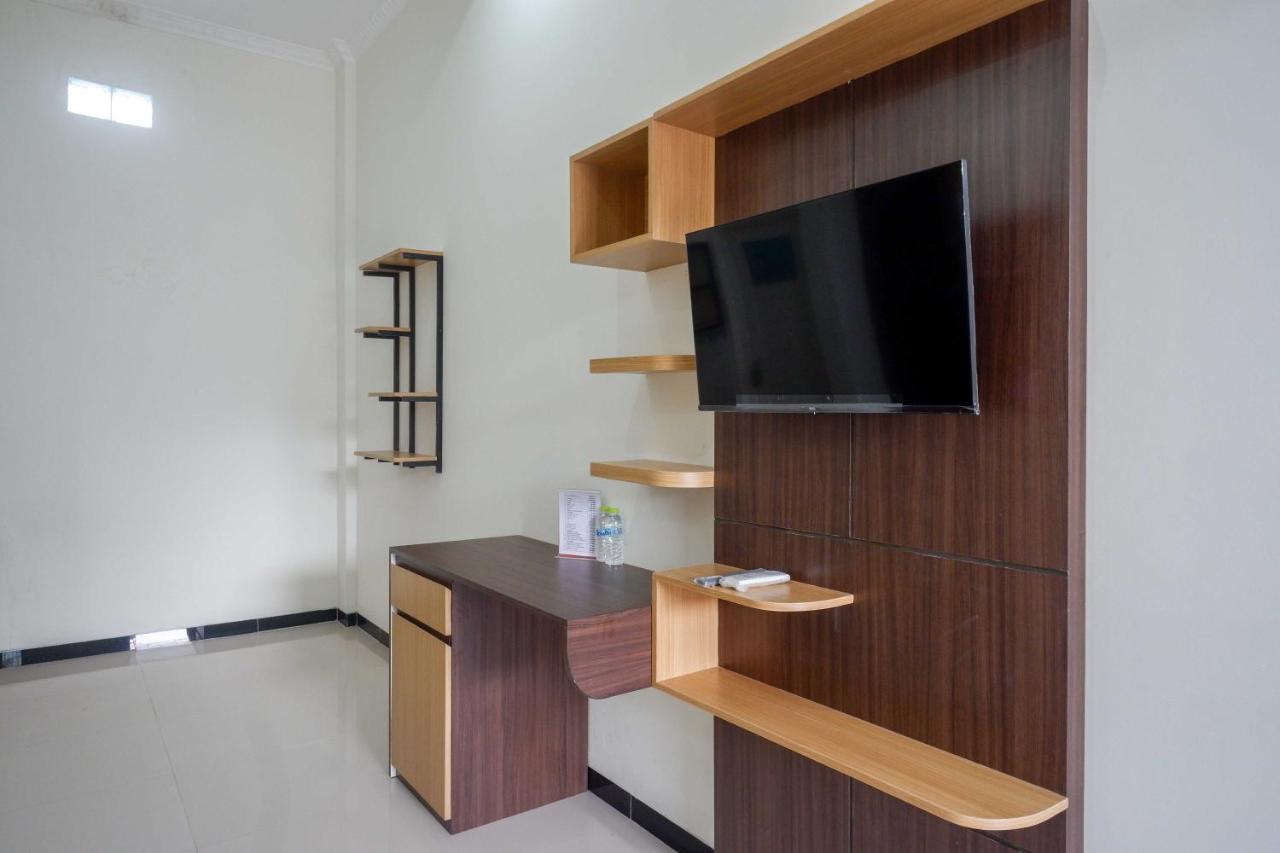 Reddoorz Near Terminal Tirtonadi 2 Hotel Surakarta  Bagian luar foto
