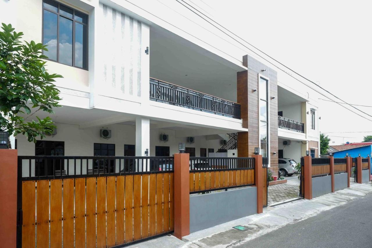 Reddoorz Near Terminal Tirtonadi 2 Hotel Surakarta  Bagian luar foto