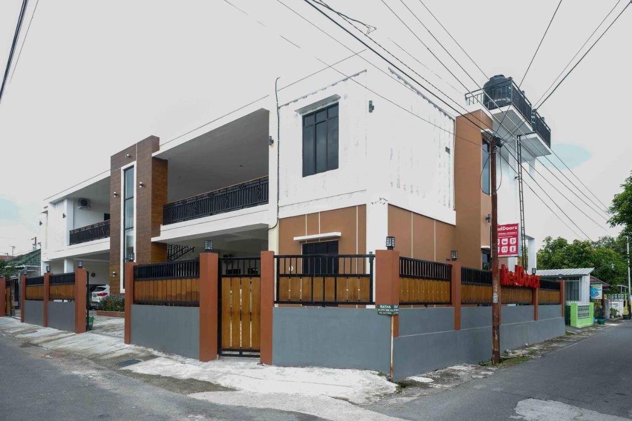 Reddoorz Near Terminal Tirtonadi 2 Hotel Surakarta  Bagian luar foto