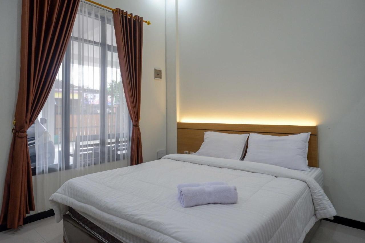 Reddoorz Near Terminal Tirtonadi 2 Hotel Surakarta  Bagian luar foto