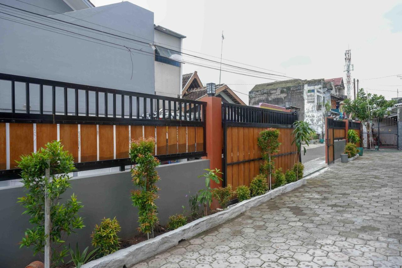 Reddoorz Near Terminal Tirtonadi 2 Hotel Surakarta  Bagian luar foto